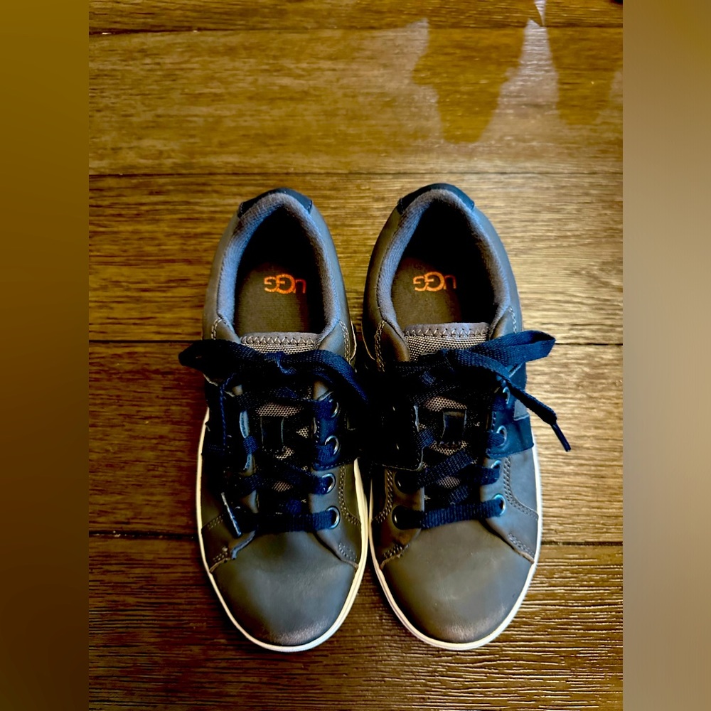 Ugg boys shoes size 1